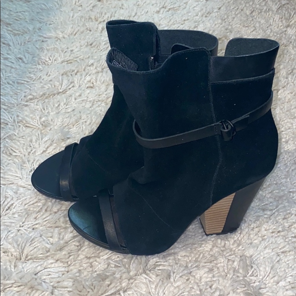Tsubo suede peep toe booties size 8